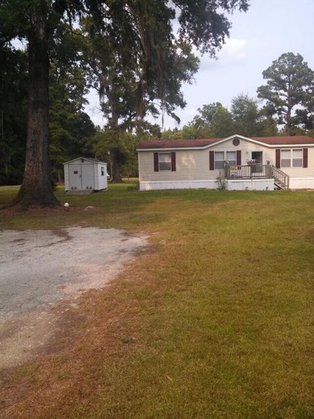 Primary Photo - Country Living