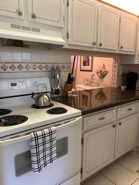 Foto del edificio - 2615 Garden Dr N