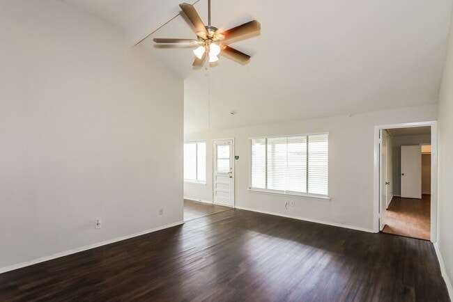 Foto del edificio - 9506 Lost Eagle Dr