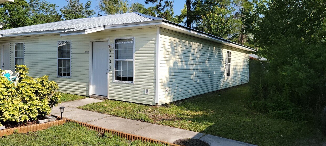 Foto principal - Efficient & Economical 2Bed/2Ba Triplex Un...