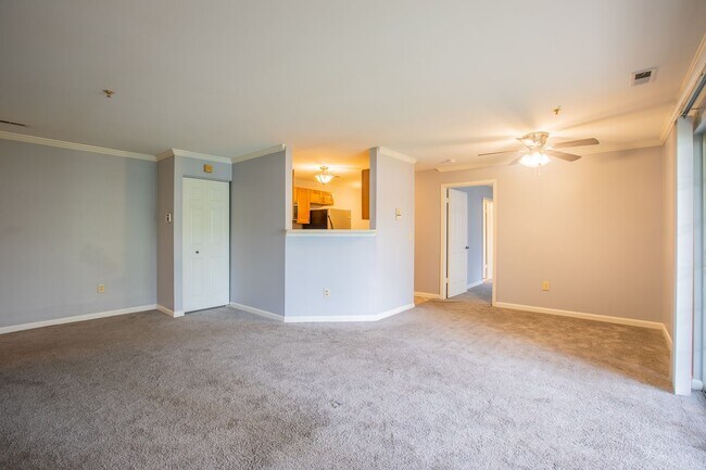 Foto del edificio - Lovely 2 BR/2 BA Condo in Glen Burnie!