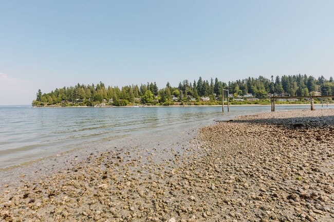 Building Photo - Low Bank Waterfront Brand New Remodel on H...