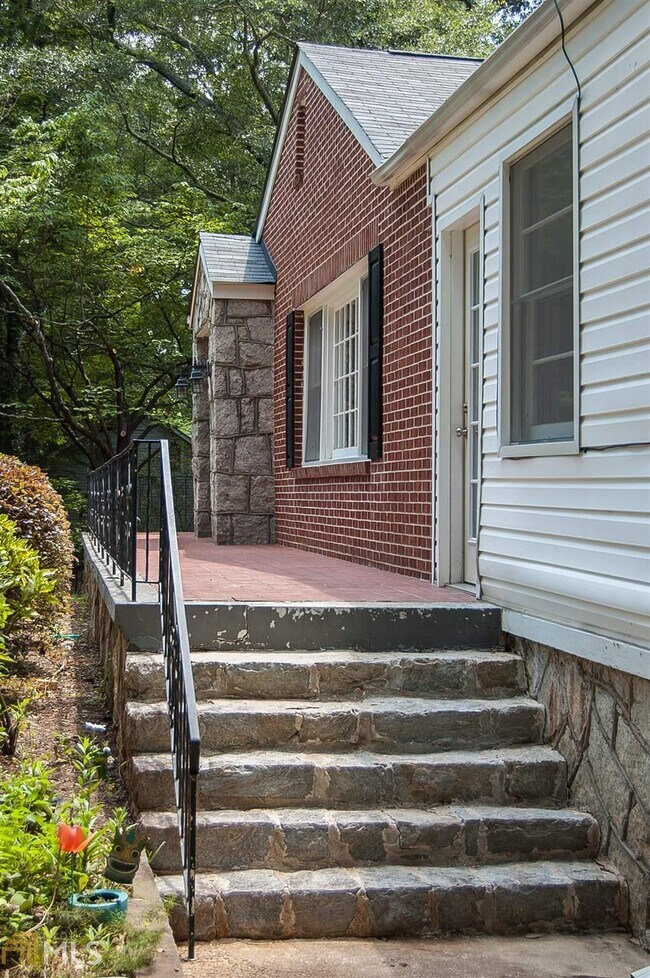Building Photo - 2532 Old Norcross Rd