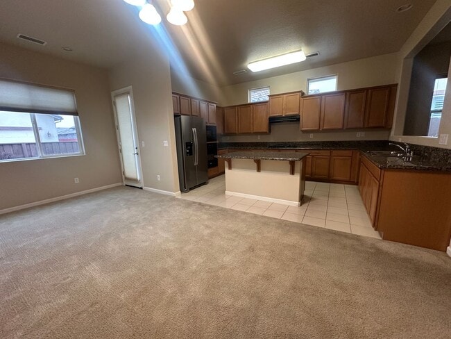 Foto del edificio - 3-bedroom, 2-bathroom home in Minden, NV