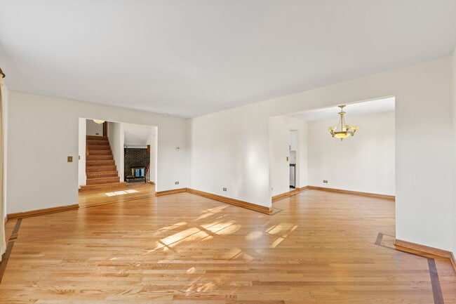 Building Photo - 62 E Fox Hill Dr