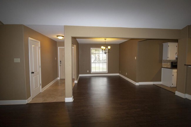 Building Photo - 309 Teakwood Dr