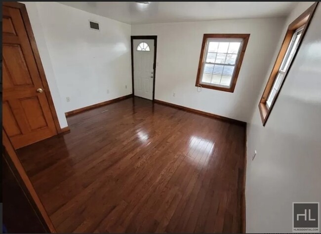 Building Photo - 124-10 Sutter Ave
