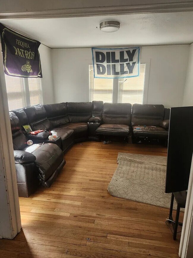 Foto del edificio - 3 Bedroom Home on the Hill - AVAILABLE NOW!