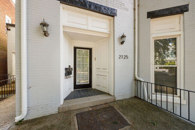 Foto del edificio - 2125 Grove Ave