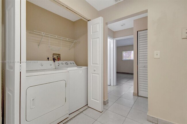 Foto del edificio - 3453 NW 44th St