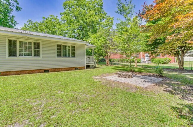 Building Photo - Charming 3BR House in Whiteville