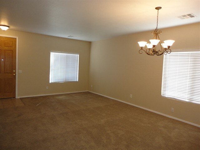 Building Photo - 420 E Palomino Way