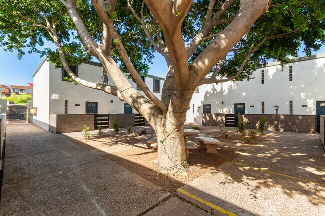 Building Photo - 7325 E Belleview St