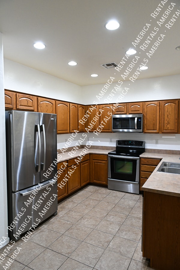 Building Photo - Charming 3 Bd 1-Level Home In Surprise.