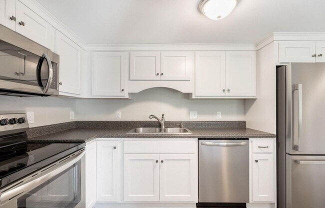 Building Photo - 3 Bedroom || 2.5 Bathroom - Townhome