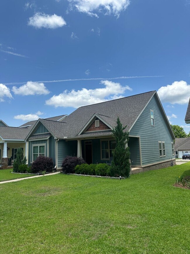 Foto del edificio - Beautiful 3 BR 2.5 Bath home with bonus room