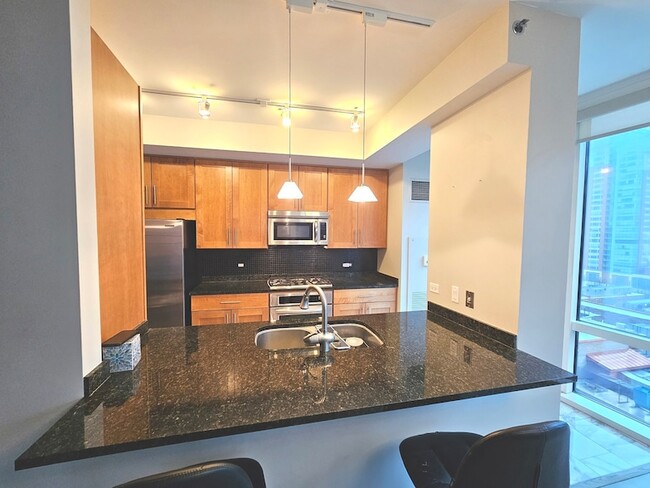 Building Photo - 505 N McClurg Ct