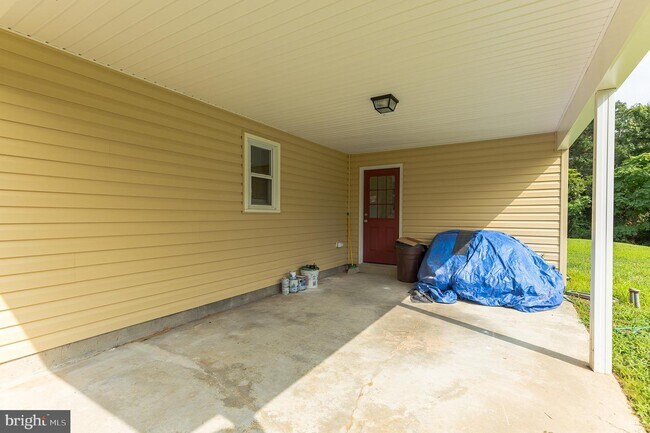 Building Photo - 6055 Dawn Dr