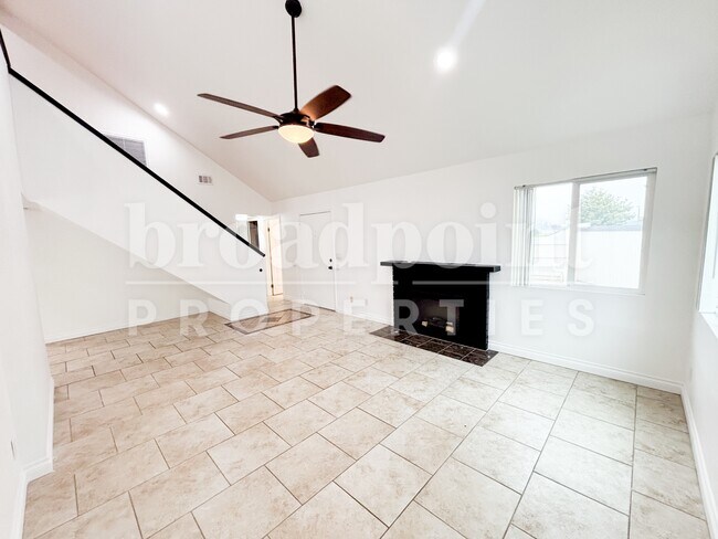 Foto del edificio - 581 Glenheather Dr