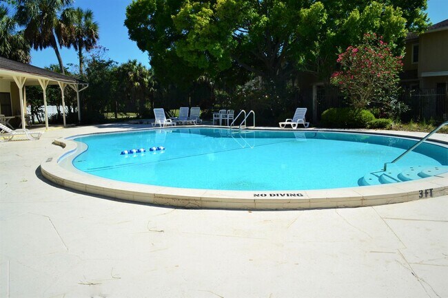 Foto del edificio - 7630 Woodbridge Blvd