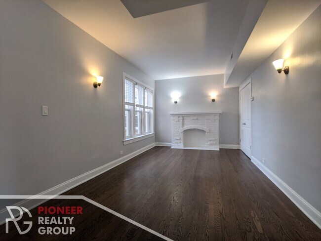 Building Photo - 1108 W Glenlake Ave