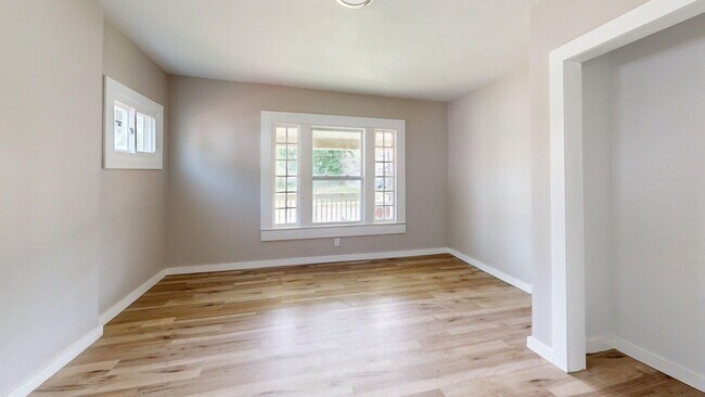Building Photo - 134 N Arlington St