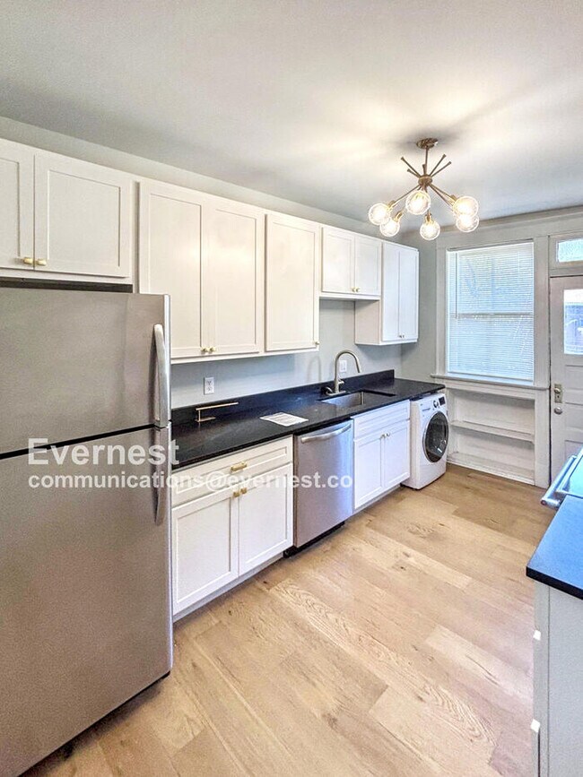 Foto del edificio - 4166 Russell Blvd