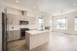 Building Photo - 3044 N Wilson Ct