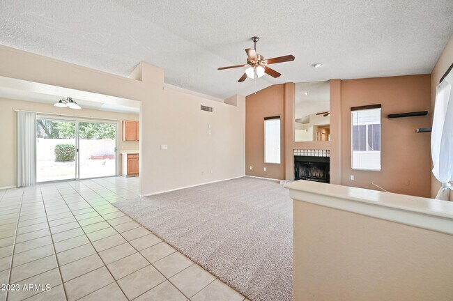 Foto del edificio - 6830 E Paradise Ln