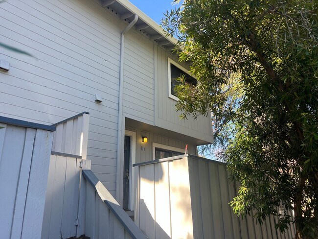 Building Photo - Updated 3 bed 2.5 bath Townhouse in Campbe...
