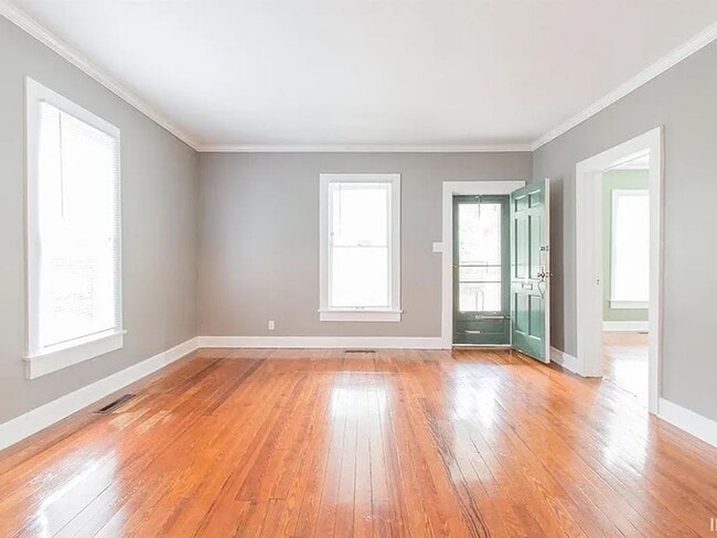Building Photo - 520 S Eagleson Ave