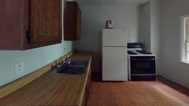 Building Photo - 70 3rd St