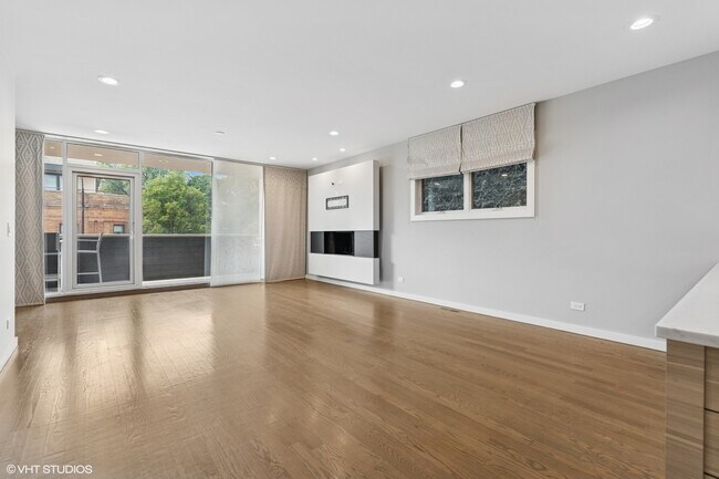 Foto del edificio - 927 N Damen Ave