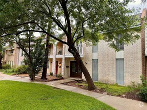 Building Photo - 10730 Briar Forest Dr