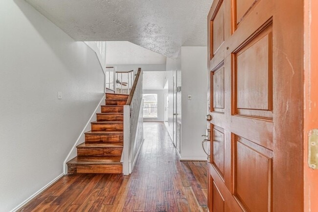 Foto del edificio - 1916 Woodland Hills Dr