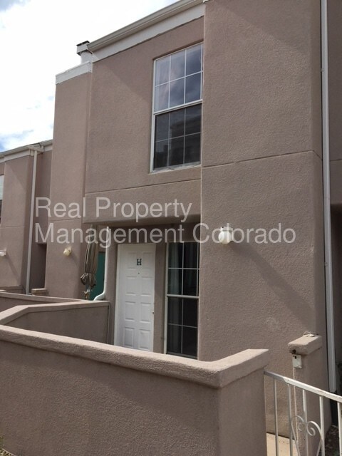 Primary Photo - Lovely 2 Bedroom Condo in Sierra Pointe
