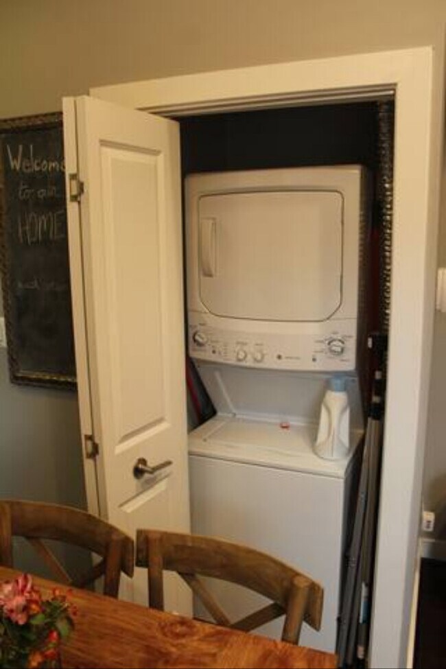 In-unit washer/dryer - 315 G St NE