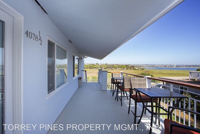 Foto del edificio - 4080 1/2-4080 Crown Point Dr