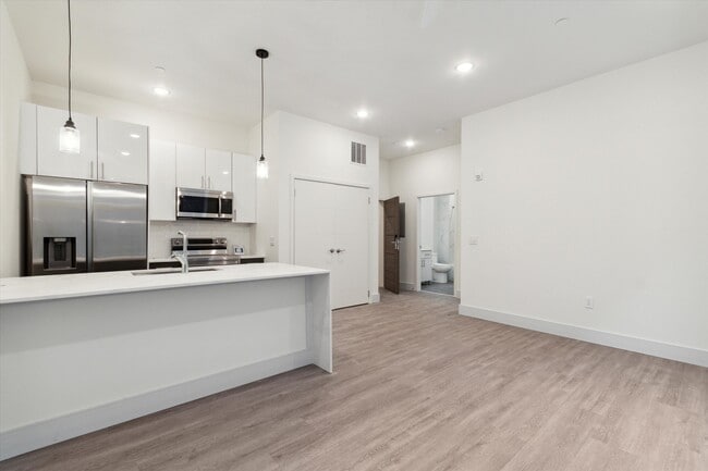 Foto del edificio - 1221 E Fletcher St