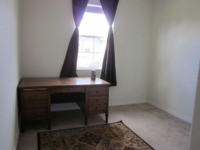 Foto del edificio - Beautifully Updated 3Bed/3Bath Townhome!