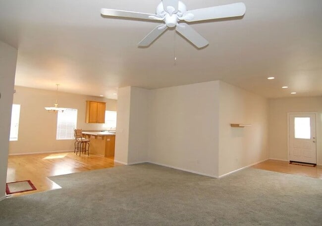 Building Photo - 3 Bedroom Home in North Albany!