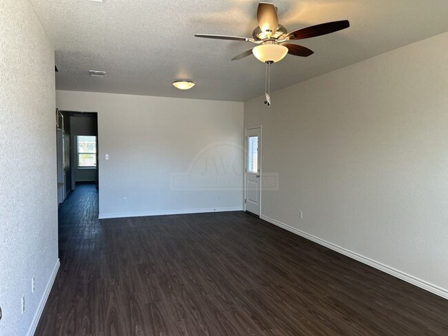 Building Photo - **2-Weeks Free Rent**5217 Rose Garden Loop...