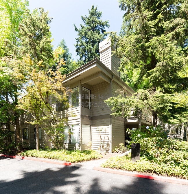 Building Photo - 1270 Bellevue Way NE