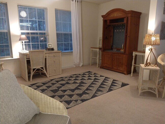 Foto del edificio - 4384 Daphne Ln