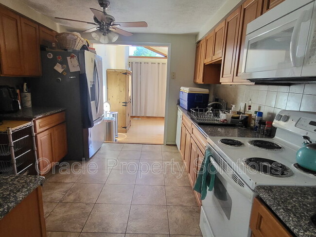 Building Photo - 6634 Dovecote Dr