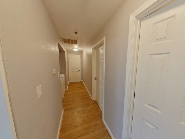 Foto del edificio - 4321 E Bayley St