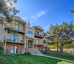 Building Photo - 5010 Emerald Dr