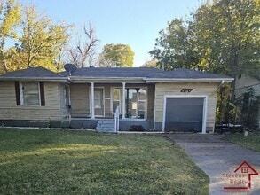 Building Photo - 2204 NW Denver Ave