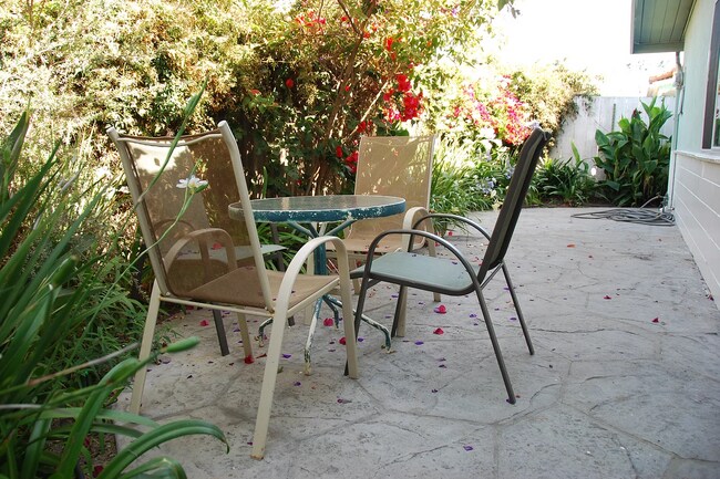 Unidad A - Patio privado - 1025 El Embarcadero Rd