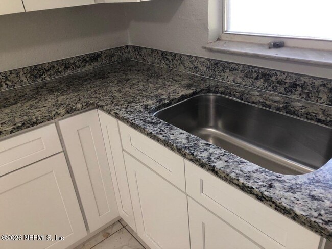 Building Photo - 2953 W 9th St